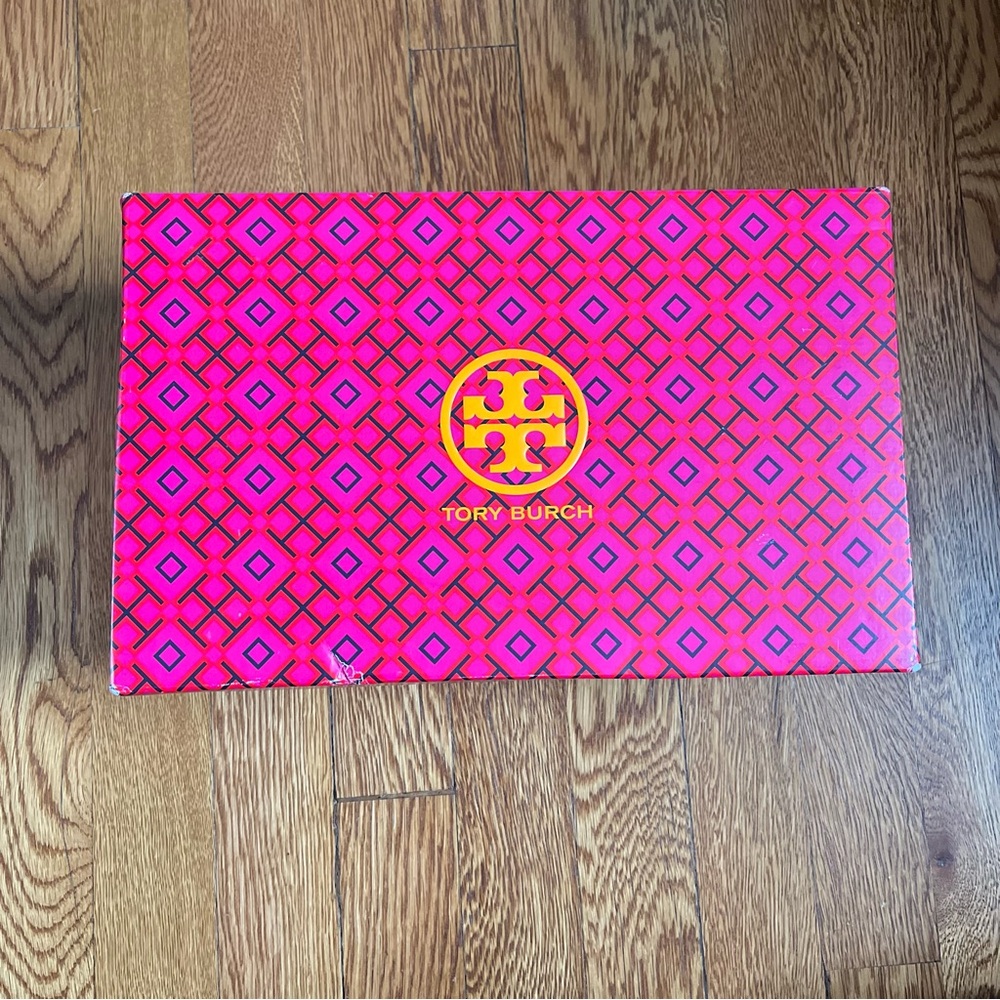 Tory Burch logo shoe box